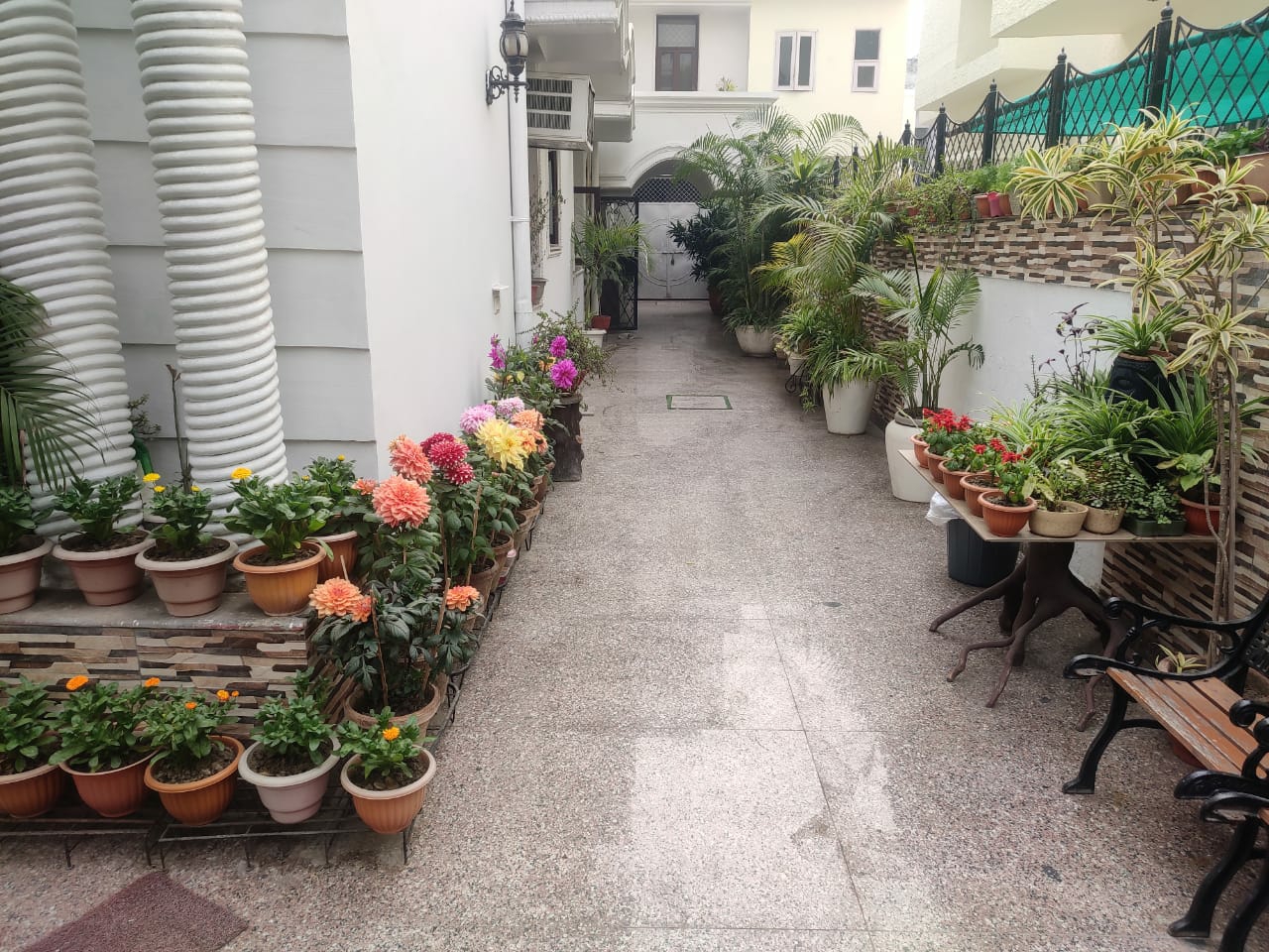RESIDENTIAL PROPERTY UNDER 10.25 CRORE IN SECTOR 47 NOIDA - Photo 2