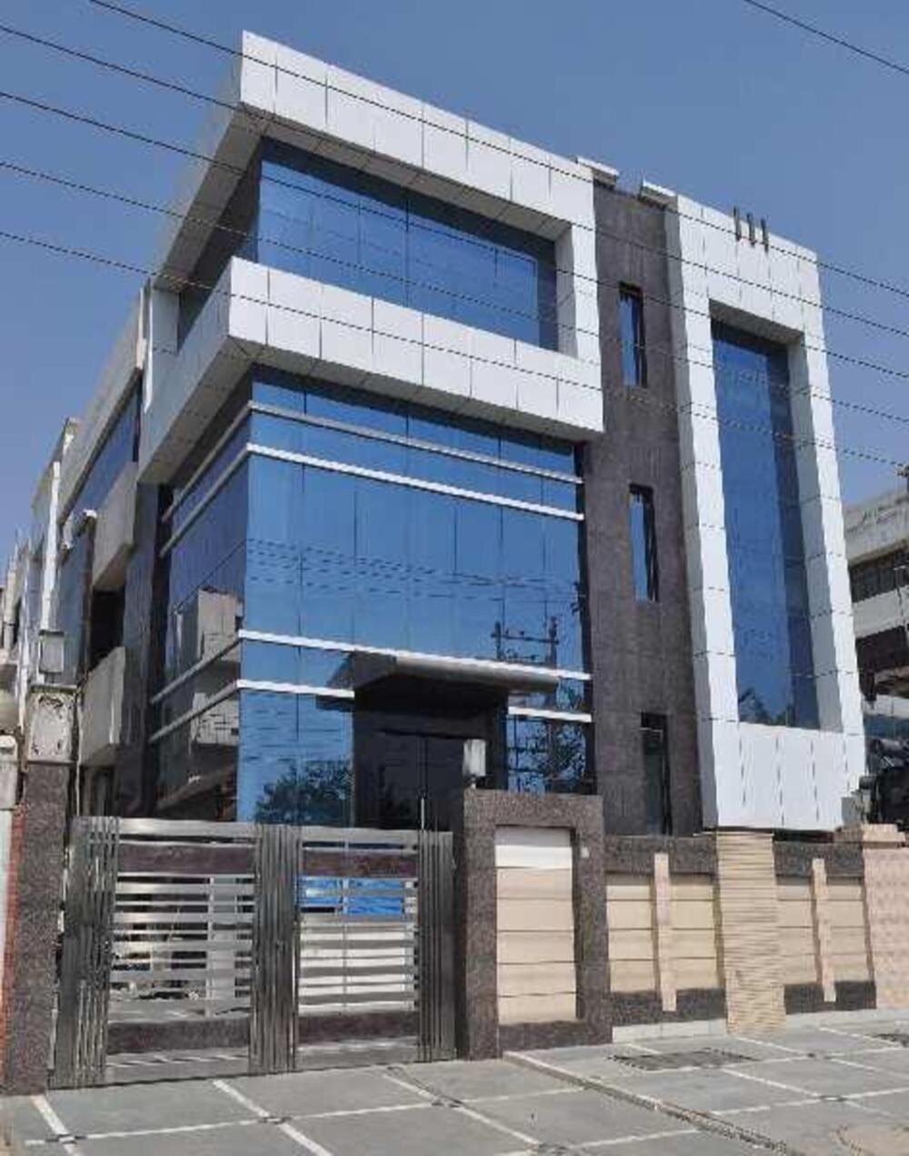 Prime location Industrial property for rent in Sector 83 Noida - Photo 3