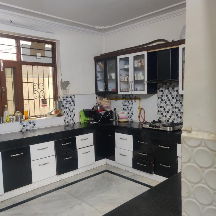 Residential Kothi Near Metro Station in Sector 47 Noida - Photo 3