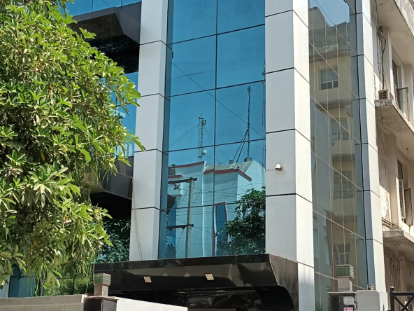 Newly Constructed 210 Sq. Mtr.  Building for Sale – Sector 2 Noida - Photo 2