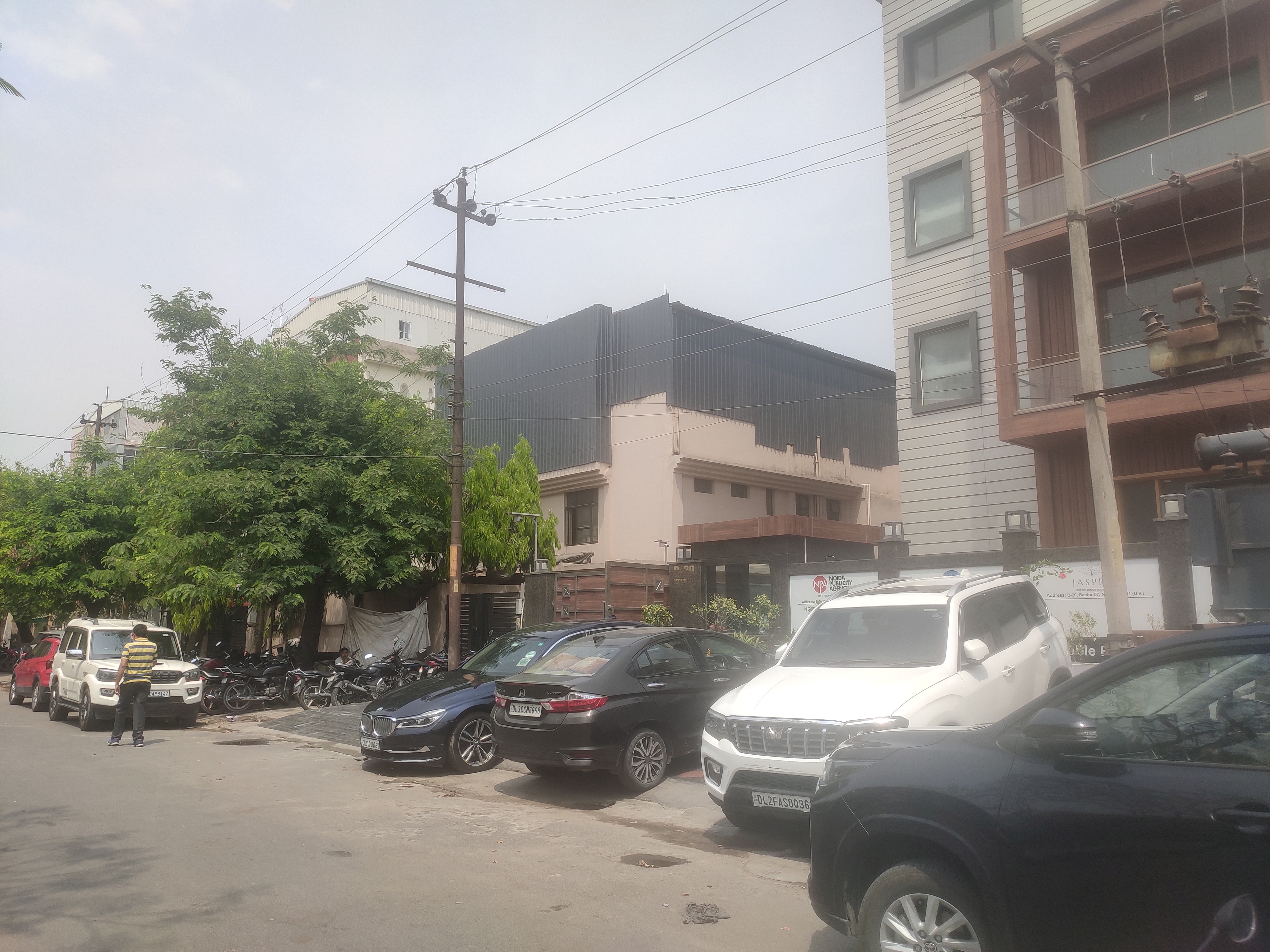 Fully funished 8000 sq ft area near metro