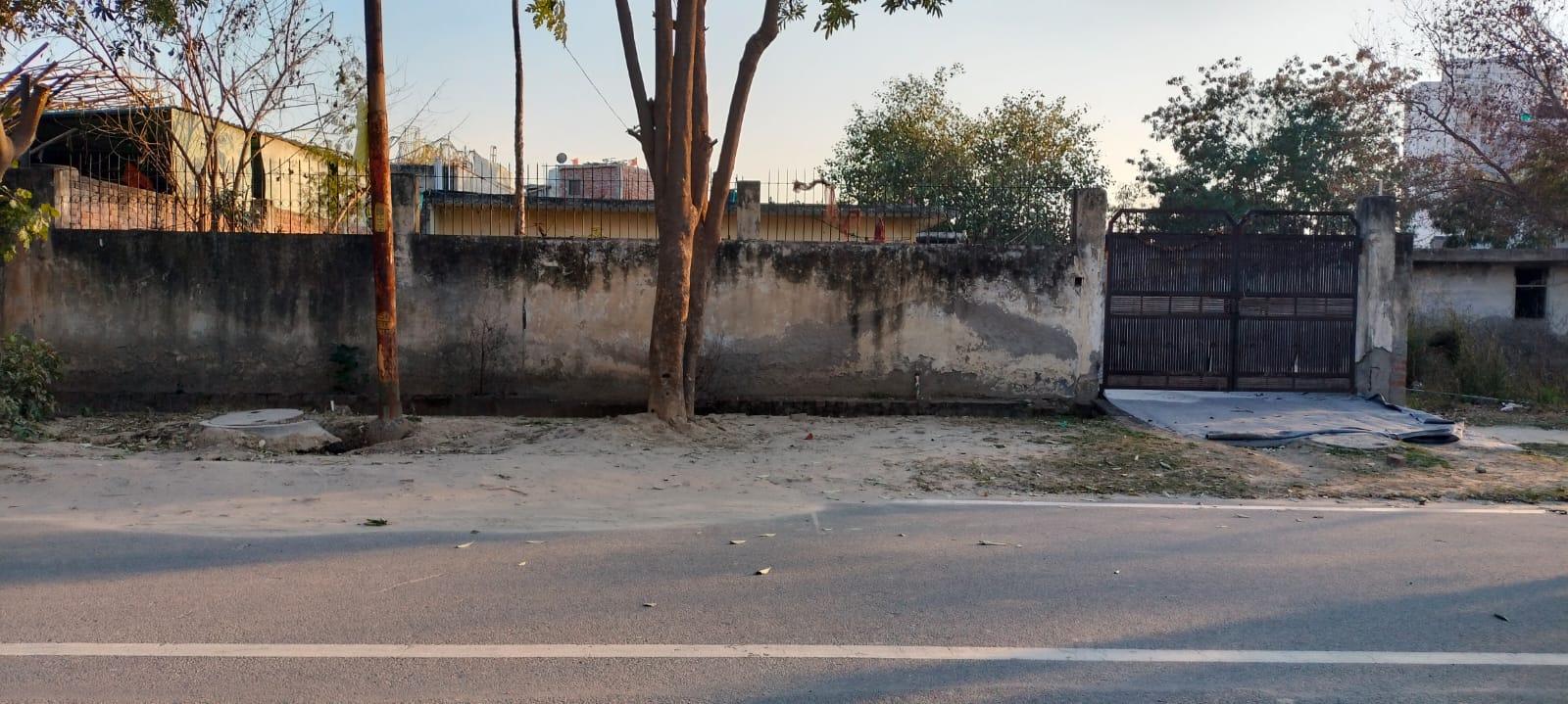 Vacant Corner Plot for Sale in vvip Sector 50 Noida.