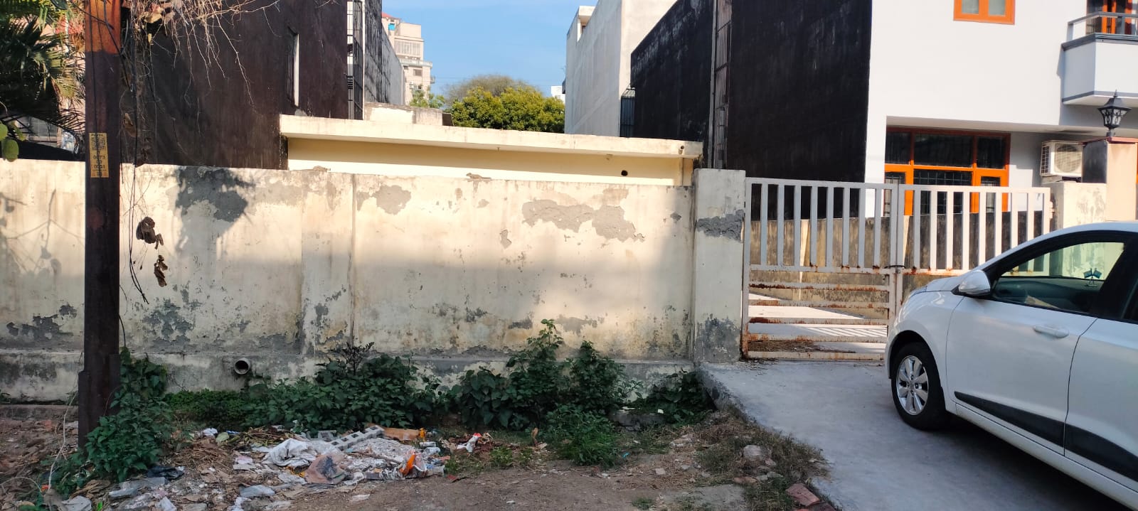 300 Sq Mtr Plot for Sale in Sector 99 Noida