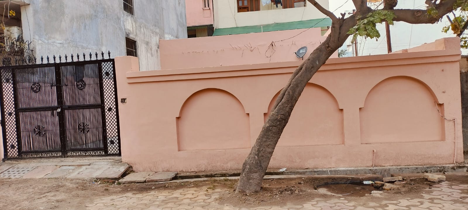 Peaceful & Developed Surroundings 250 SQ. Mtr Plot in Sec-46 Noida.