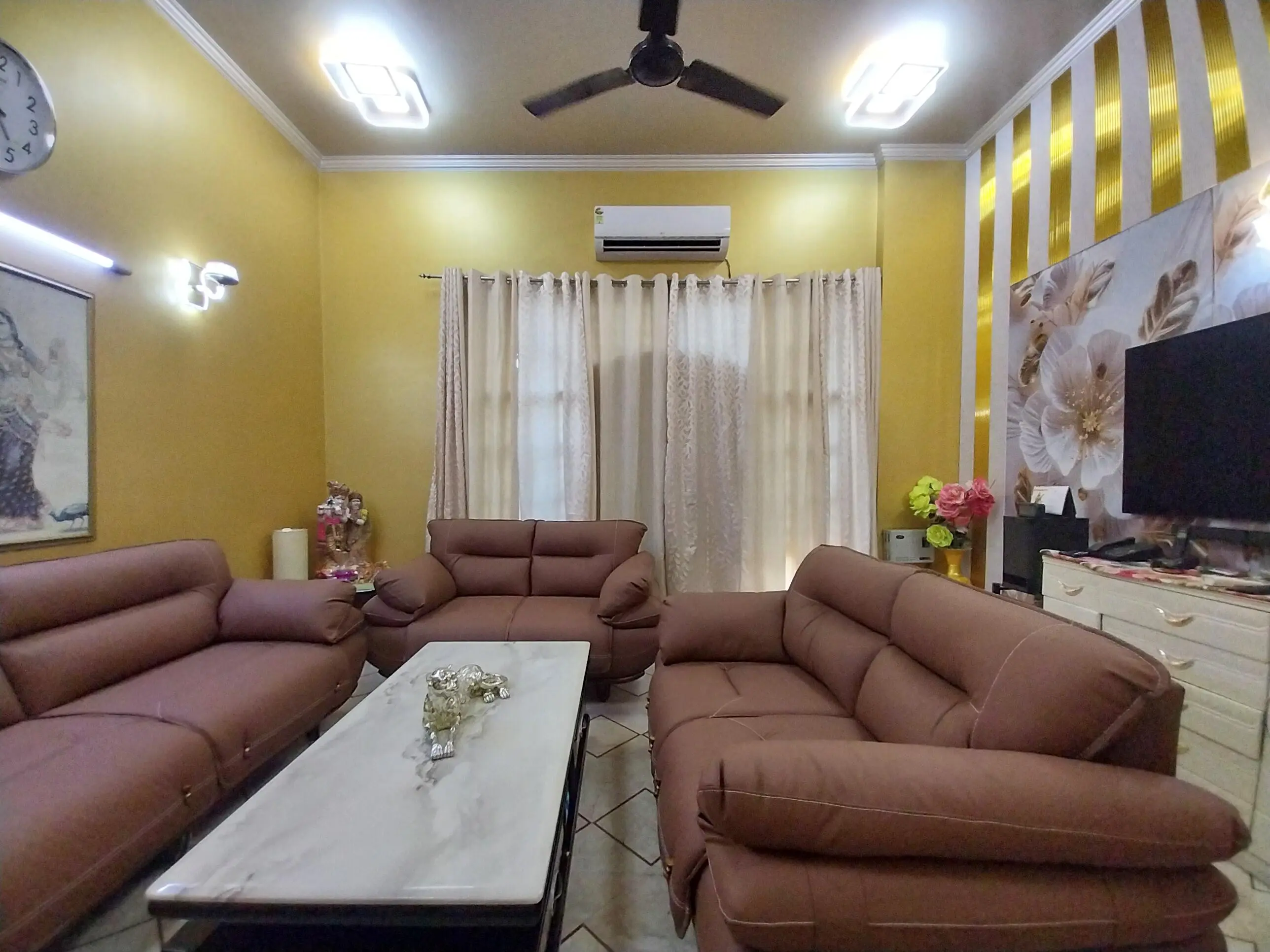 Peaceful  Surroundings 300 SQ. Mtr Villa for sale in Sec- 23 Noida. - Photo 2