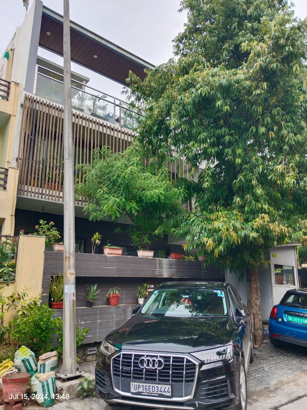 Luxury Independent House in Sector 31 Noida