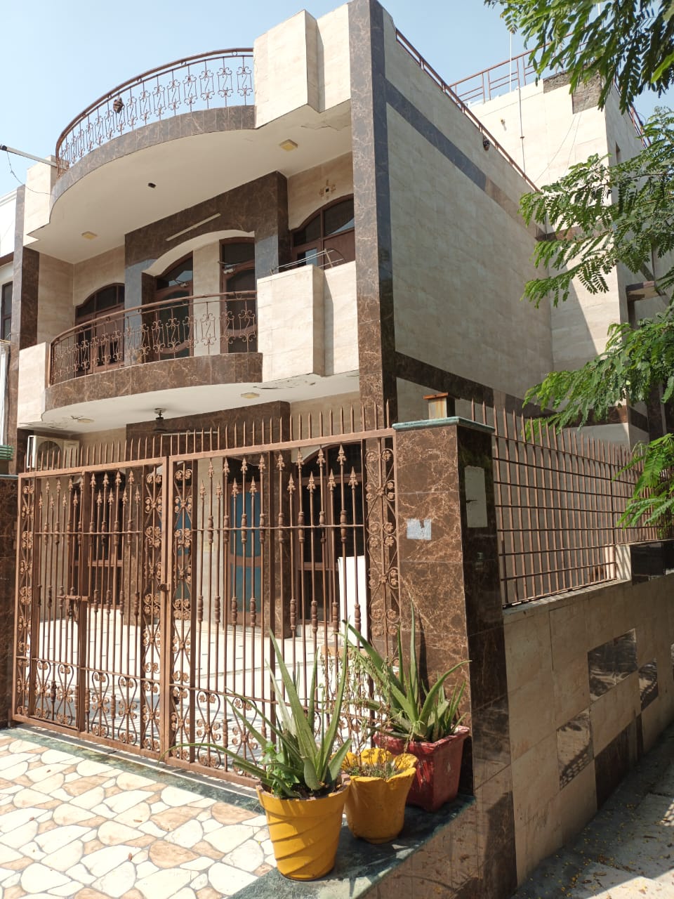 Corner 250 sqmtr Kothi for Sale in Sector 55 Noida.