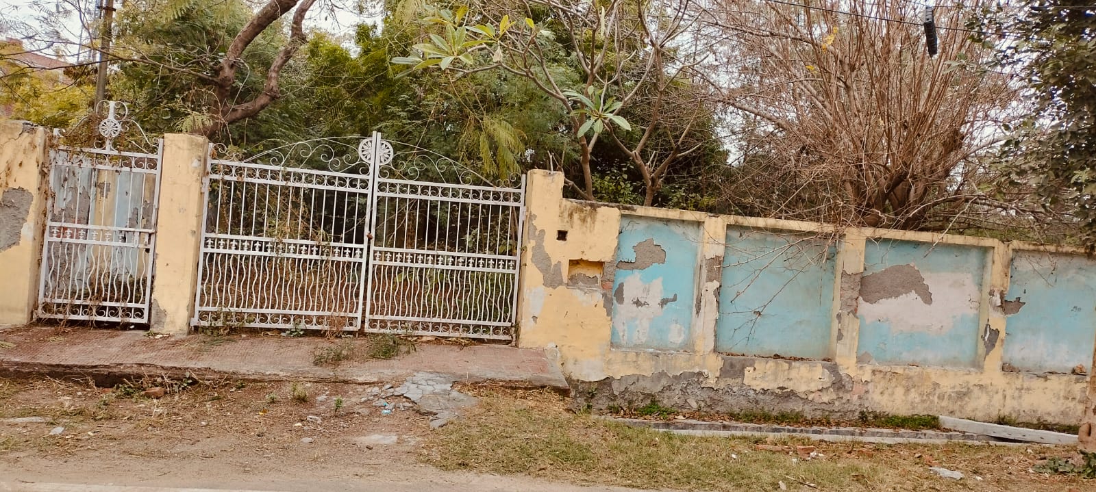 Beautifully located completion plot for sale in vvip sector 36. noida