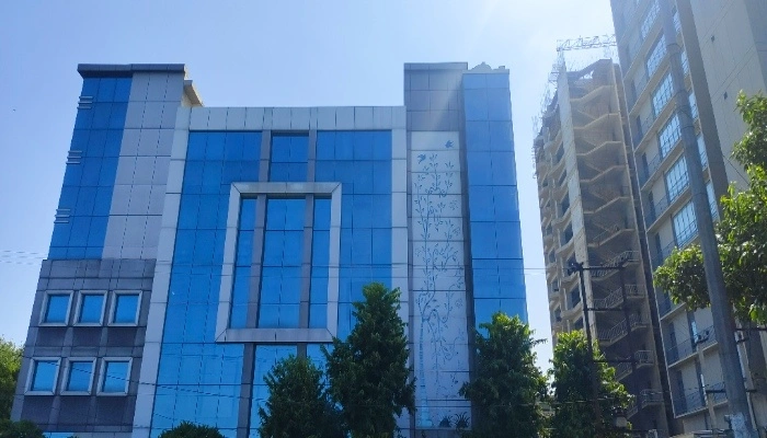 For Sale 1000 mtr Building in Hosiery Complex, Noida