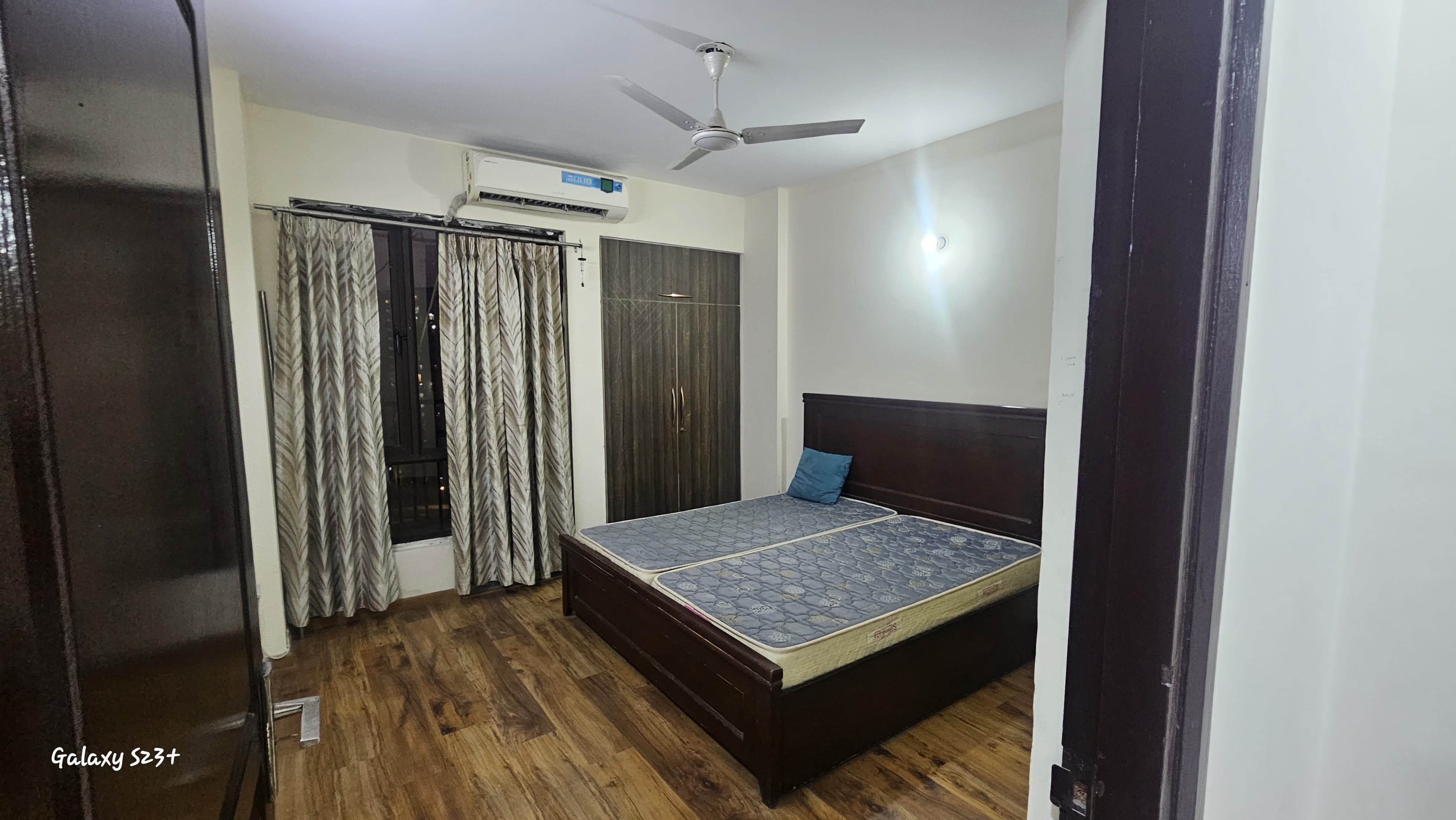 For sale 200 sq mtr residential kothi in sec 48 Noida - Photo 4