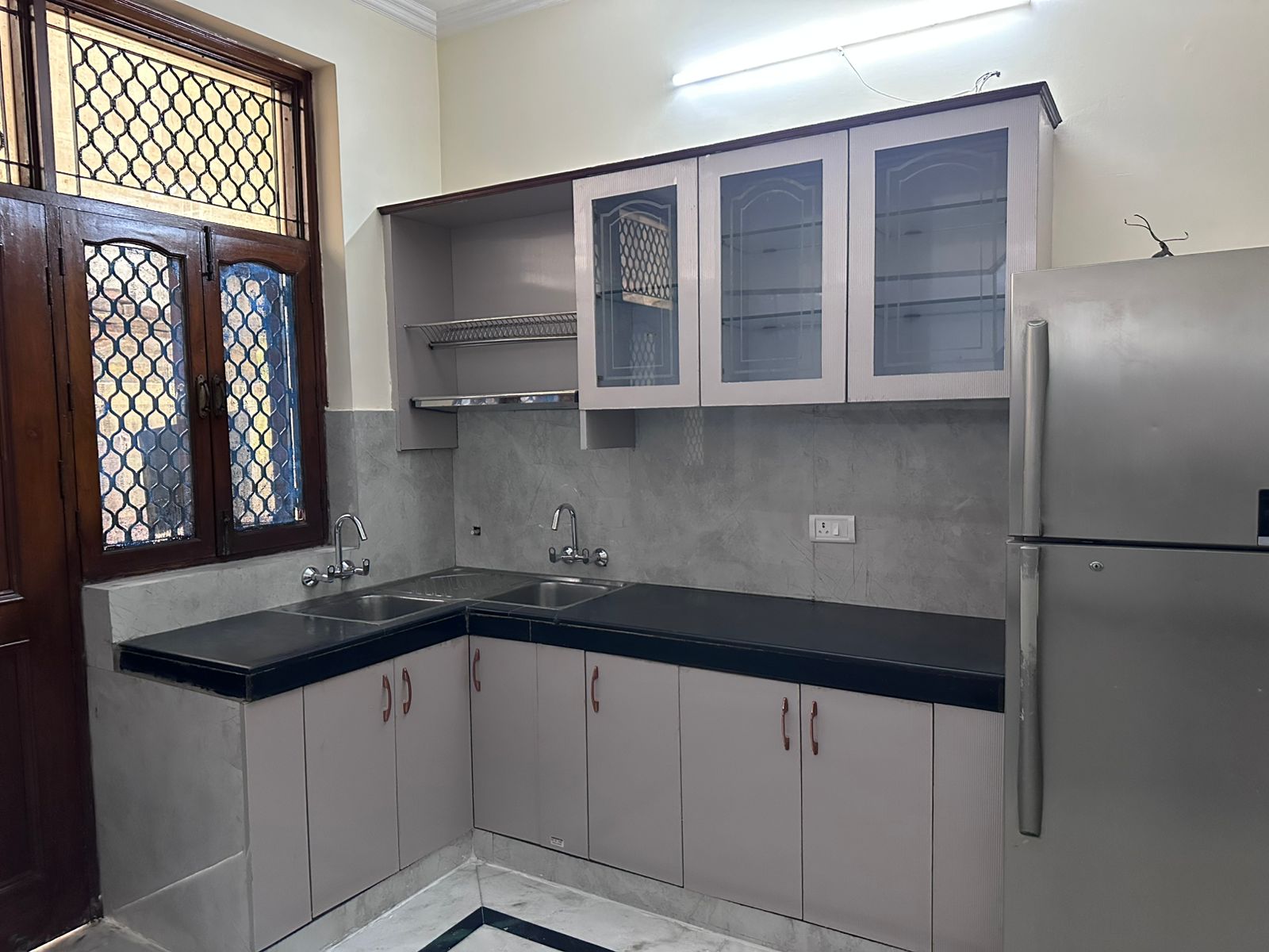 Residential property for sale in Noida, best location in sector- 12 Noida. - Photo 3