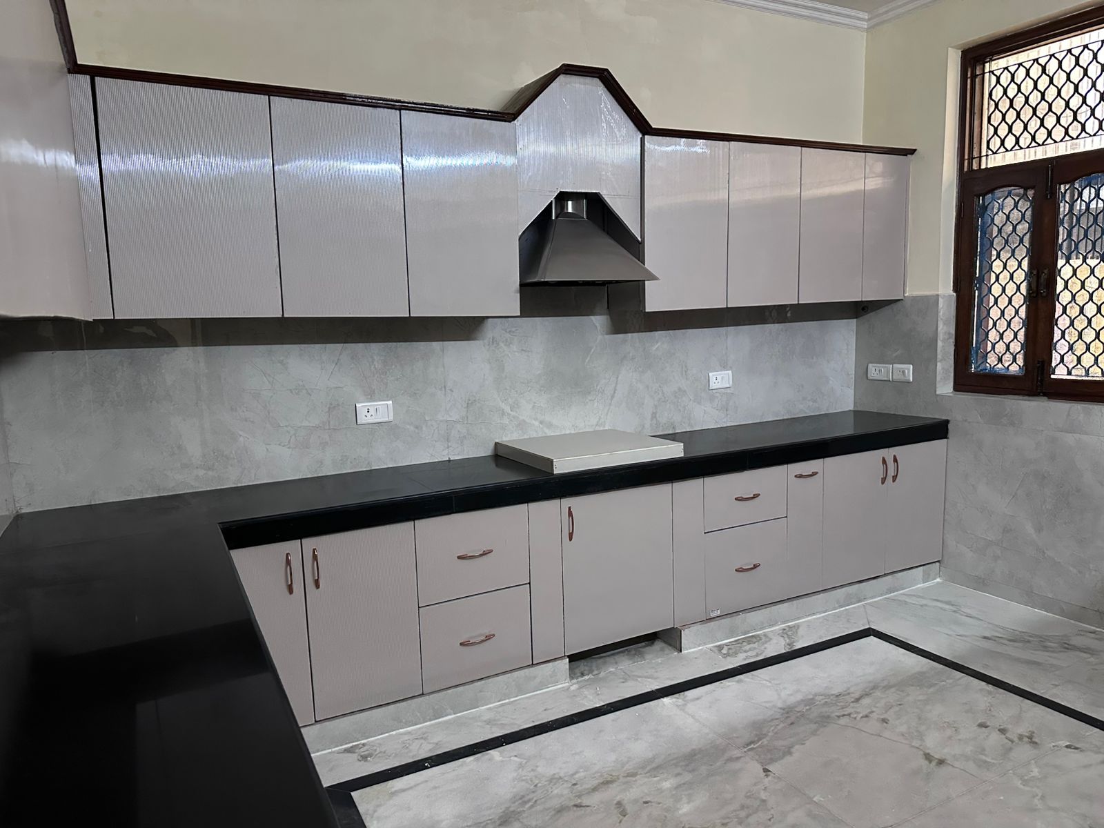 Residential property for sale in Noida, best location in sector- 12 Noida. - Photo 4