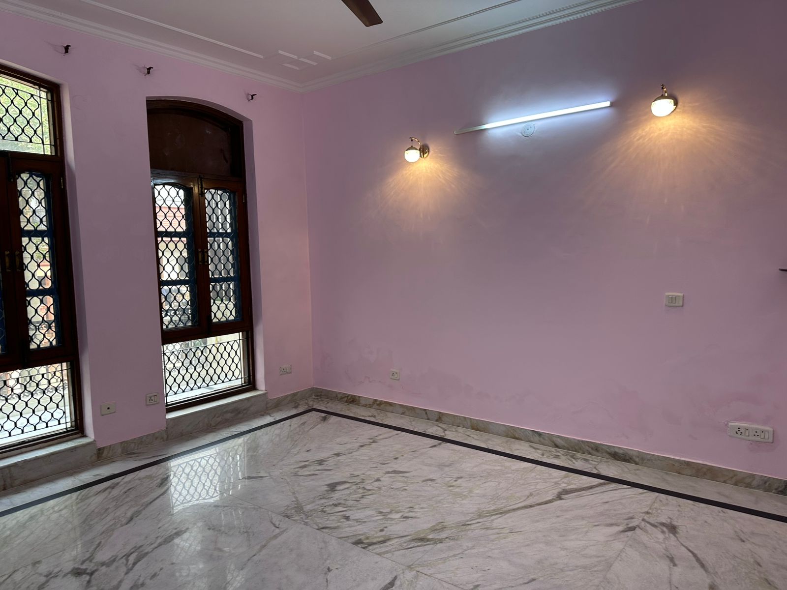 Residential property for sale in Noida, best location in sector- 12 Noida. - Photo 7