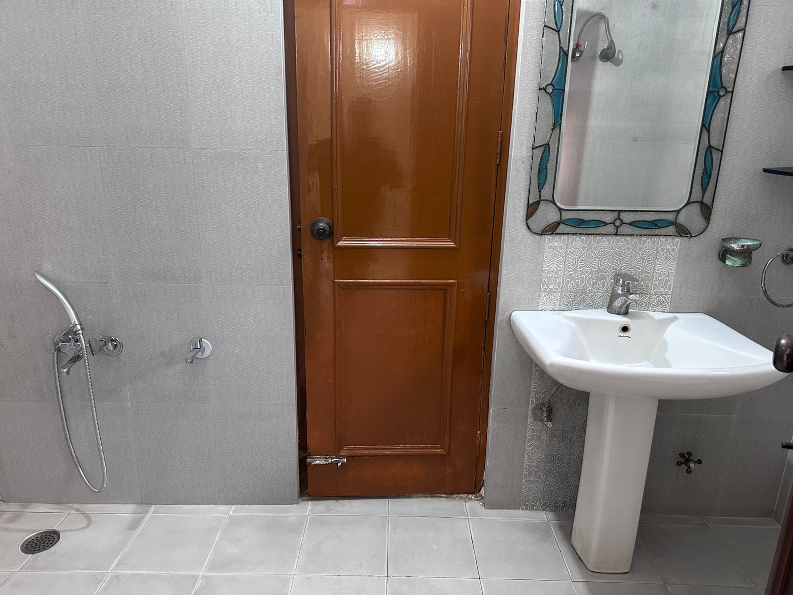 Residential property for sale in Noida, best location in sector- 12 Noida. - Photo 8