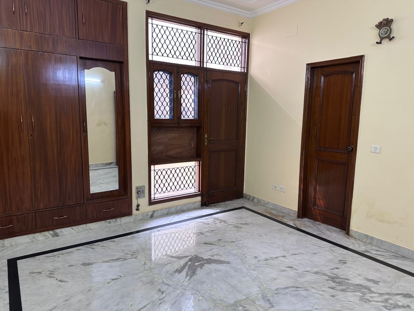 Residential property for sale in Noida, best location in sector- 12 Noida. - Photo 9
