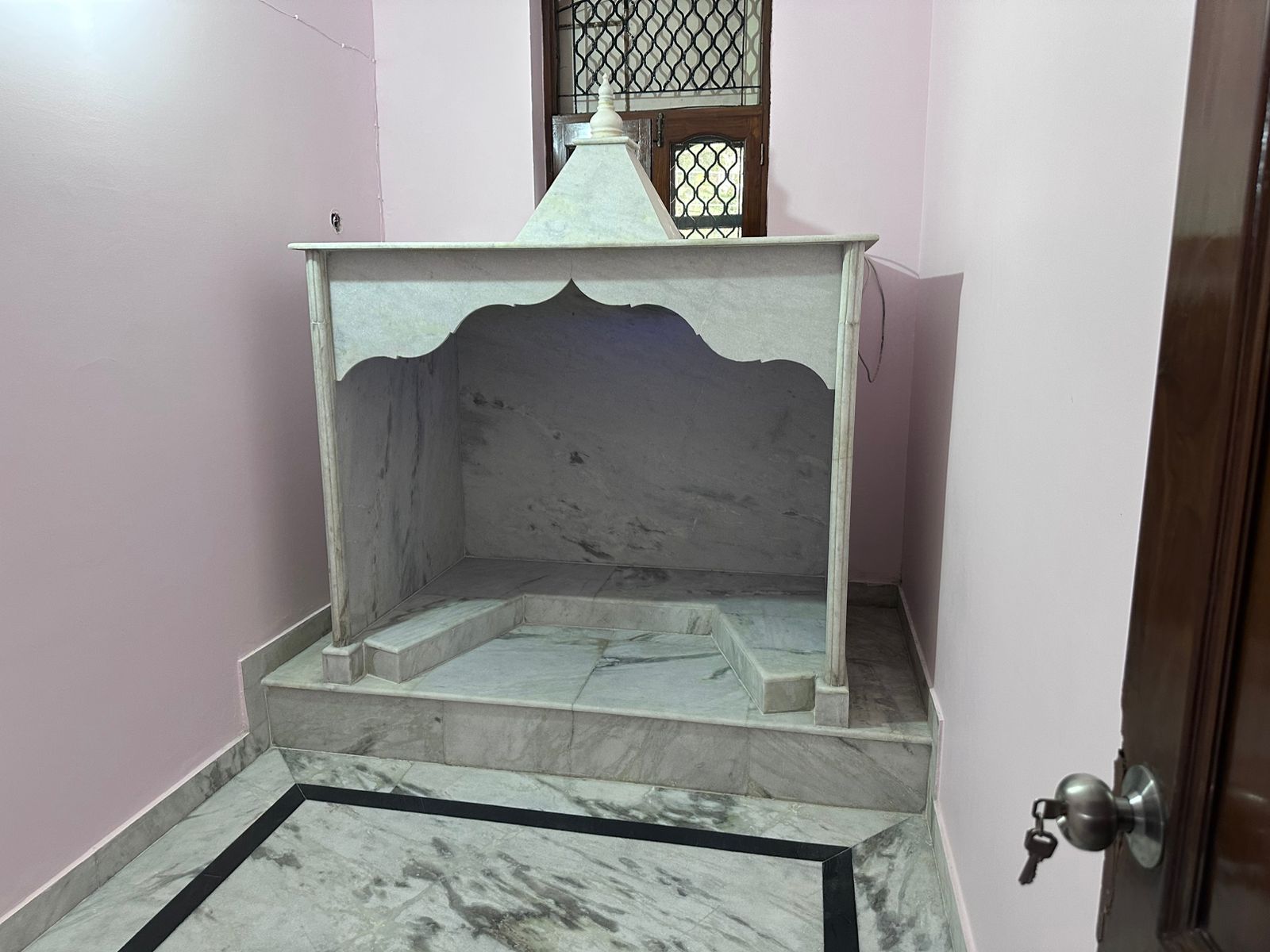 Residential property for sale in Noida, best location in sector- 12 Noida. - Photo 10